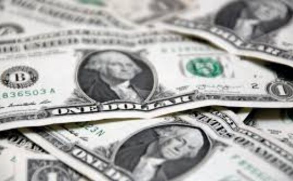 Dólar Cai a R$ 5,64, Menor Patamar Desde Outubro, Após Decisão do Fed e à Espera do Copom