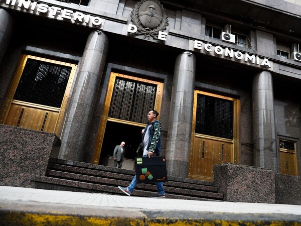 Argentina Registra Novo Superávit Fiscal e Reforça Compromisso com o Equilíbrio Econômico